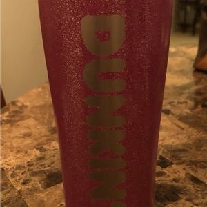 Brand new Dunkin’ hot pink glitter tumbler. 20 oz